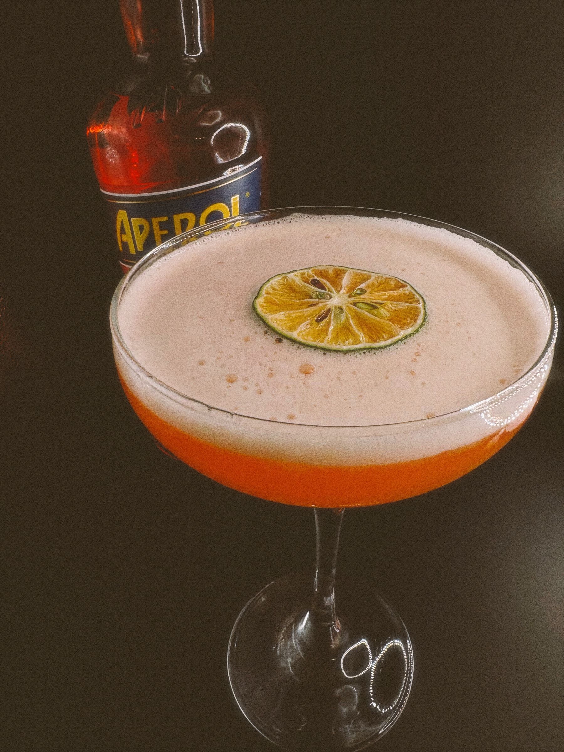 Aperol Sour, cocktail signature du Club Touriste