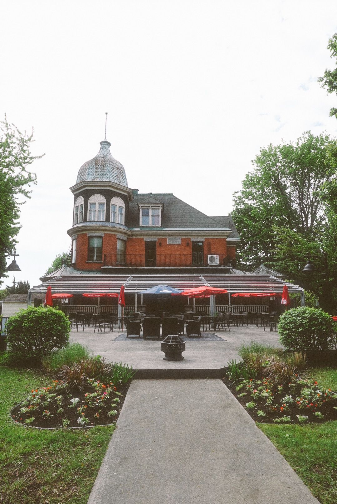 Façade de la Villa Cécilia (1901), maison victorienne abritant le restaurant Club Touriste, 133 rue Victoria