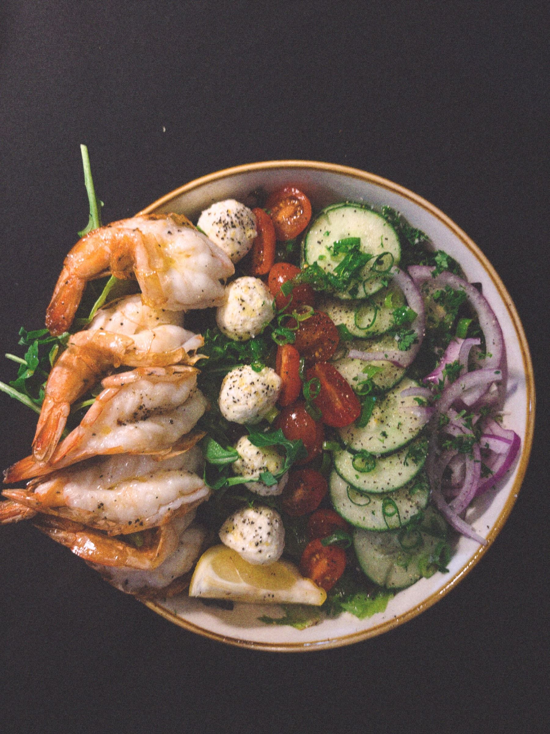 Salade de crevettes grillées et bocconcini au Club Touriste