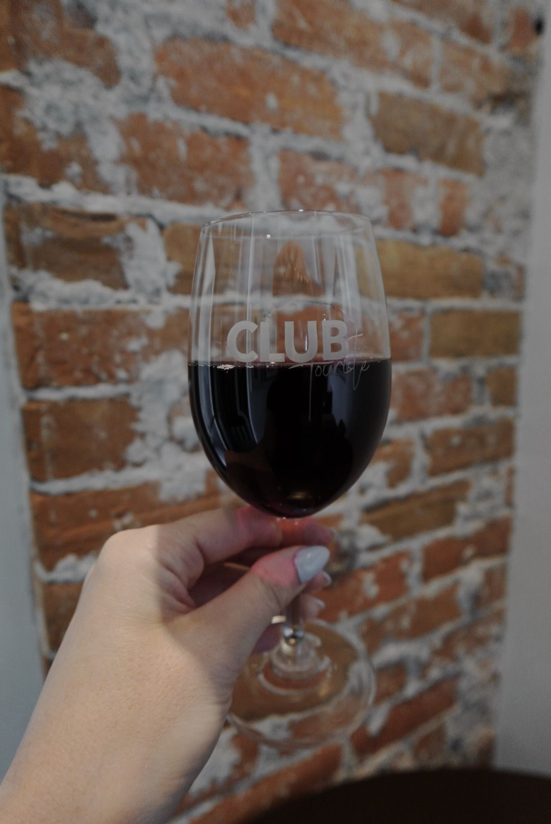 Verre de vin rouge gravé Club Touriste